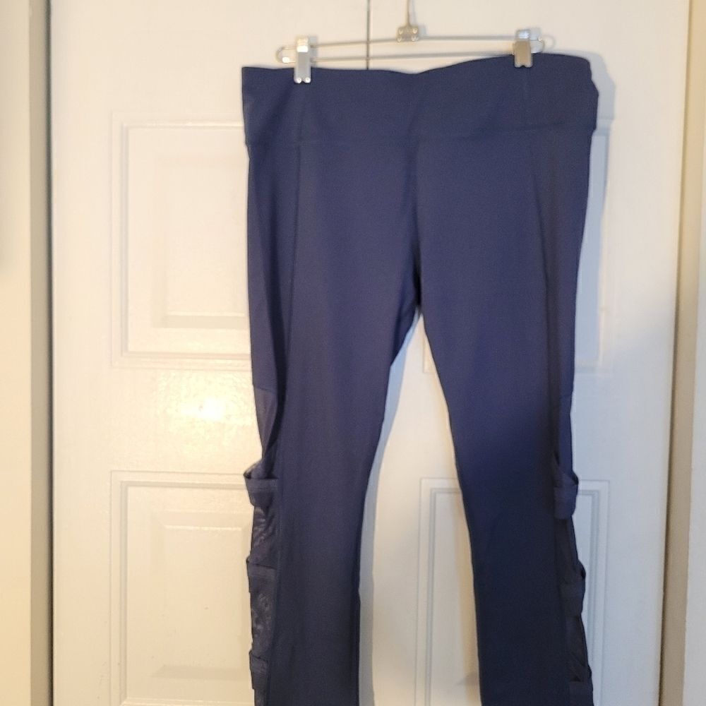 ACTIVE Life Leggings Medium Blue Women' Active Wear Legging Capri Criss Cross